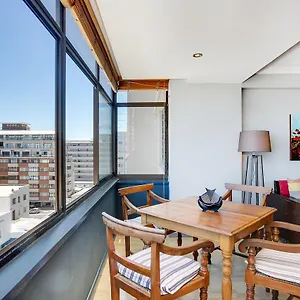 Backup-powered Bantry Bay View 2 Bed Apartment Cape Town